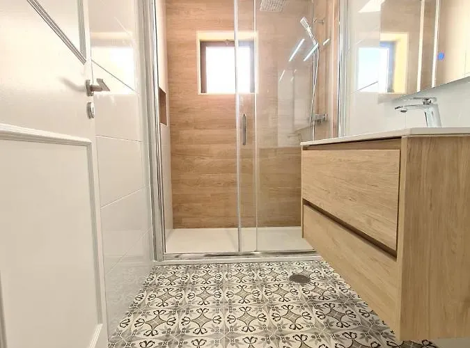Central And New Fancy 2 Bedroom Apart.W/ 2 Wc
